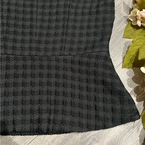 Theory kuvana asymmetrical zip front sleeveless houndstooth peplum top. Size L - Picture 4 of 10